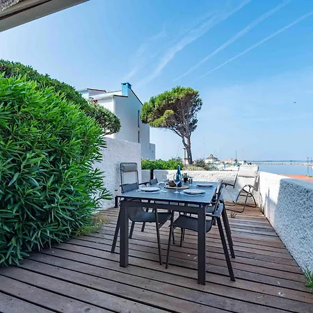 Palmyra-8 By Interhome